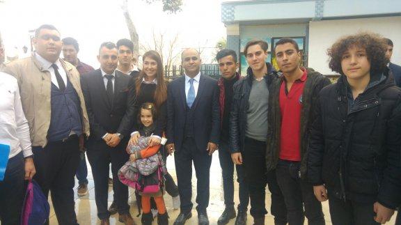 İzmir İl Milli Eğitim Müdürü Ömer Yahşi Kahvaltıda Öğrenci Temsilcileri ile Buluştu