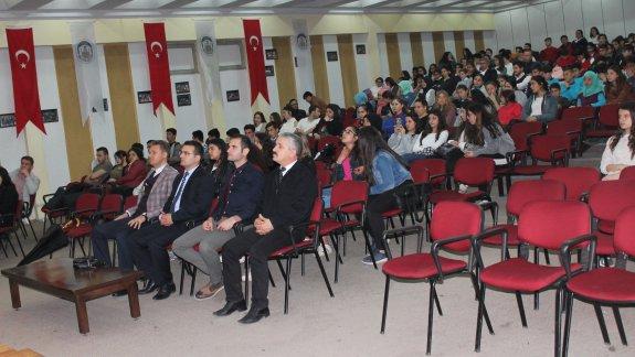 İlçemizde Mehmet Akif ve Gençlik Paneli Düzenlendi