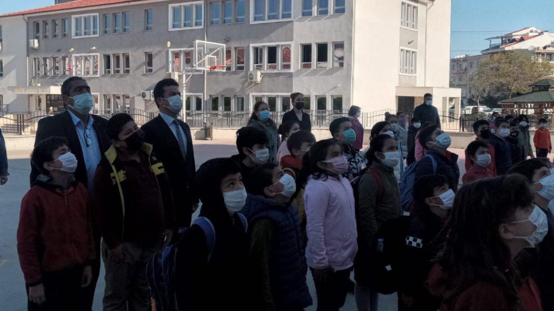 Milli Eğitim Müdürümüz Sayın İbrahim KİRAZ Cumhuriyet İlkokulu'nda istiklal Marşı Töreni'ne Katıldı