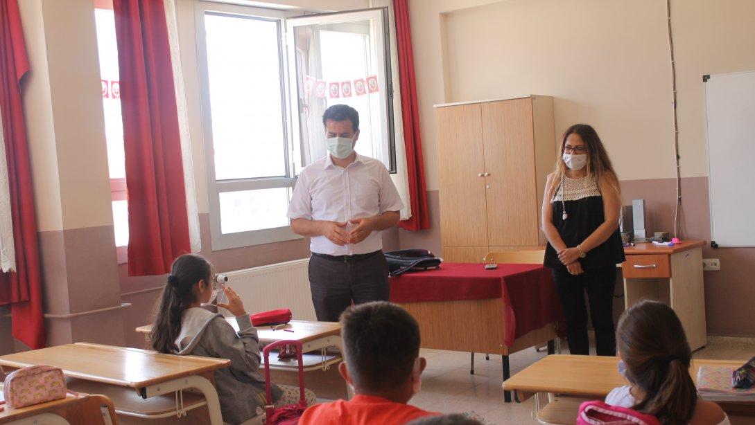 Milli Eğitim Müdürümüz Sayın İbrahim KİRAZ'ın  Cuhuriyet İlkokul'unu Ziyareti