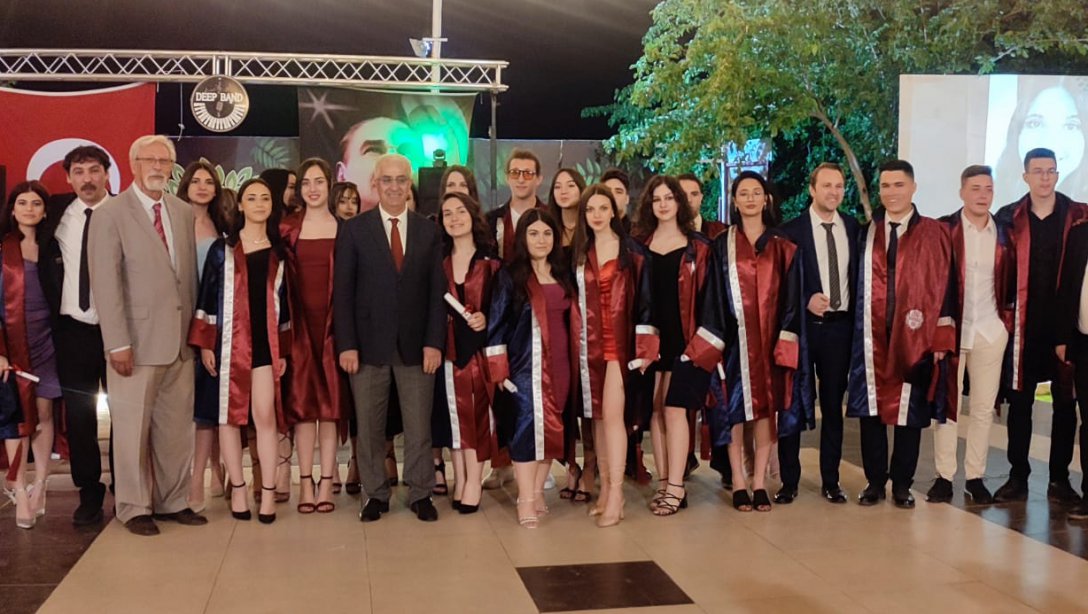   Milli Eğitim Müdürümüz Sayın Cezayir BİLEKLİ ,Özel Selçuk Çözüm Anadolu Lisesi Mezuniyet törenine katıldı