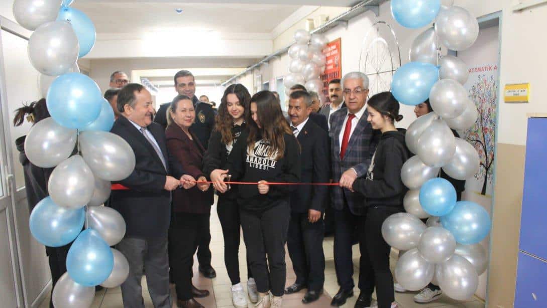  'Matematik Seferberliği' Kapsamında Borsa İstanbul Şht. Ömer  Halisdemir Anadolu Lisesi'nde Matematik Koridoru Açılışı Yapıldı