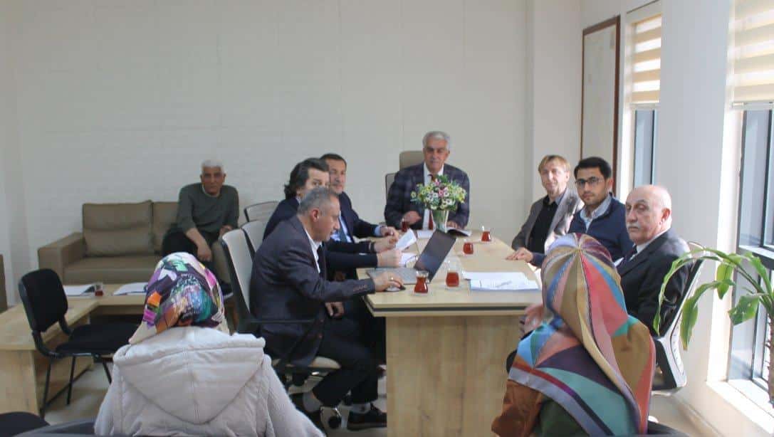 İlçe Milli Eğitim Müdürümüz Sayın Cezayir BİLEKLİ 'nin Başkanlığında ÇEDES (Çevreme Duyarlıyım,Değerlerime Sahip Çıkıyorum) Proje Toplantısı Yapıldı. 