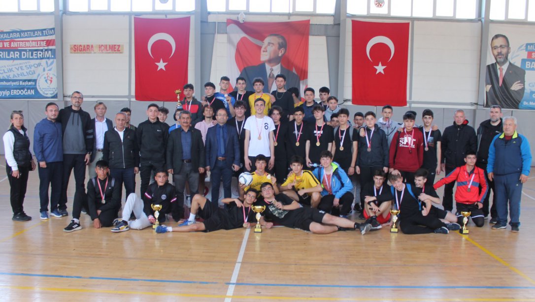 Okul Sporları Genç Erkek A ve B 2. Küme Mahalli Futsal Müsabakaları Gerçekleştirildi 