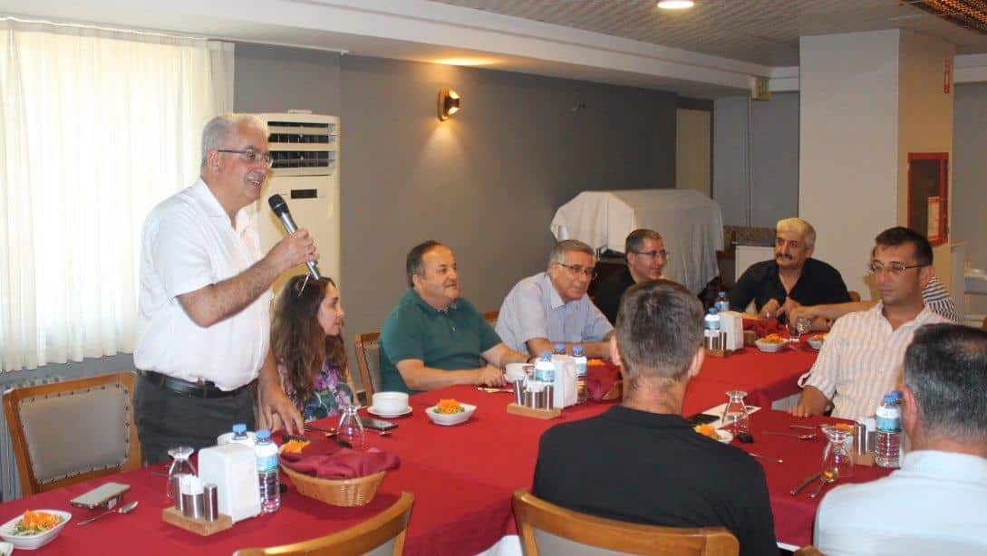 İlçe Milli Eğitim Müdürümüz Sayın Cezayir BİLEKLİ'nin Emekli Olması Nedeniyle Veda Yemeği Düzenlendi