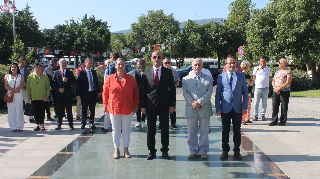 2023-2024 Eğitim-Öğretim Yılı İlköğretim Haftası Etkinlikleri Kapsamında İlçemizde Atatürk Anıtına Çelenk Sunma Töreni ve Kutlama Programı Gerçekleştirildi. 