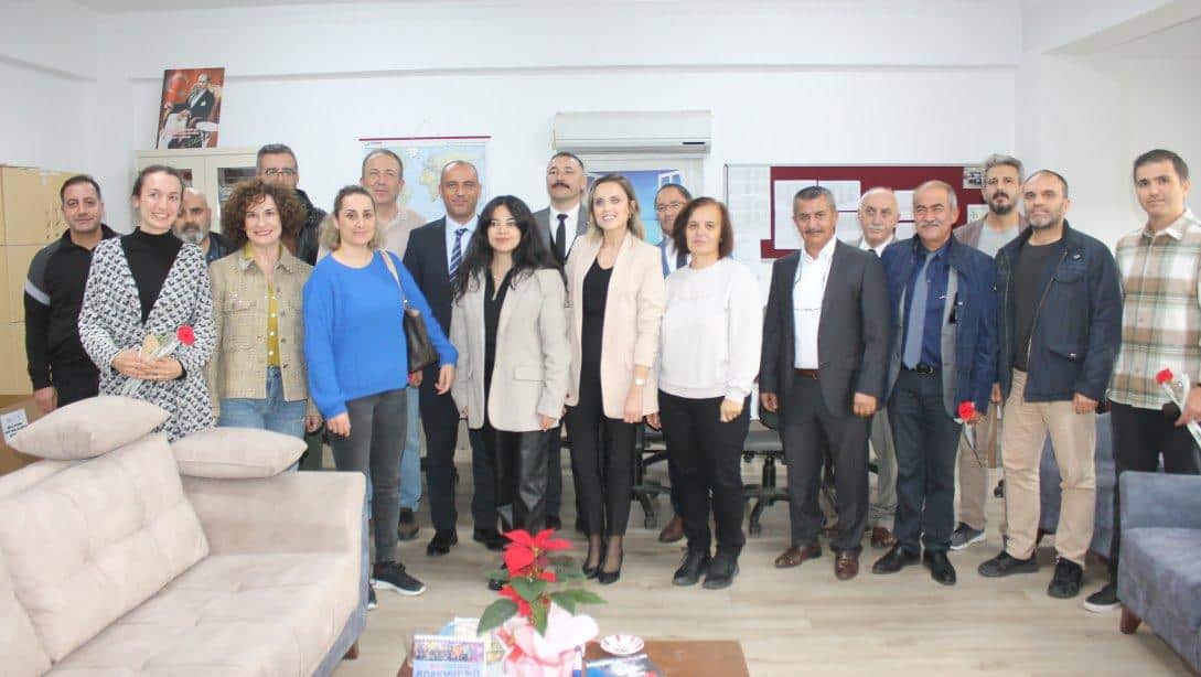 İlçe Milli Eğitim Müdürümüz Sayın Ali Serkan ATLAN,  Borsa İstanbul Şehit Ömer Halisdemir Anadolu Lisesini ziyaret ederek, öğretmenlerimizin 24 Kasım Öğretmenler Gününü kutladı